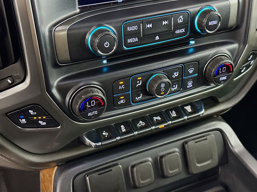 Thumbnail: 2019 Chevrolet Silverado 3500 - 16