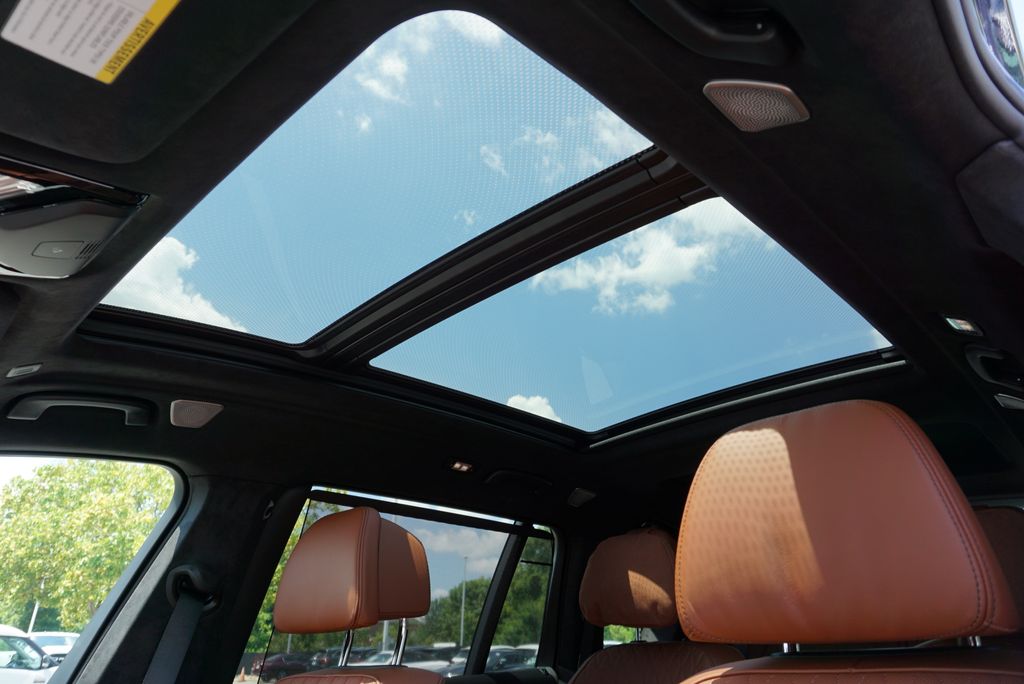 Thumbnail: 2026 BMW X7 - 12