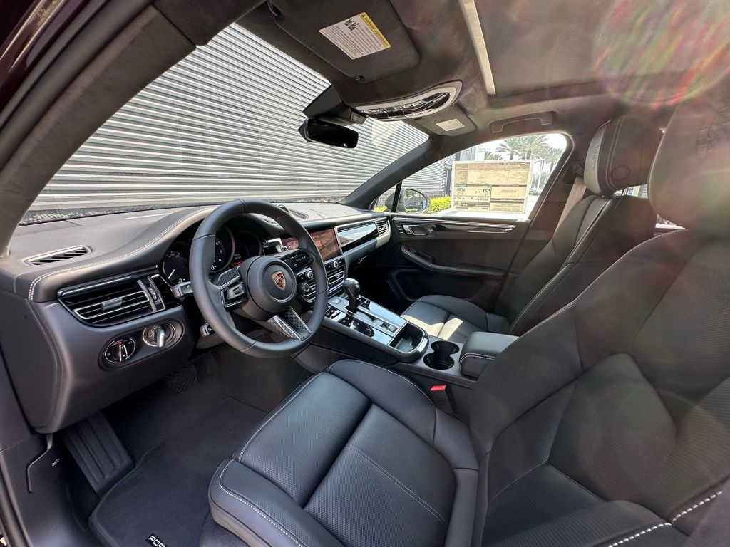 Thumbnail: 2026 Porsche Macan - 4