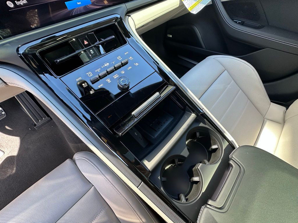 Thumbnail: 2026 Porsche Panamera - 28