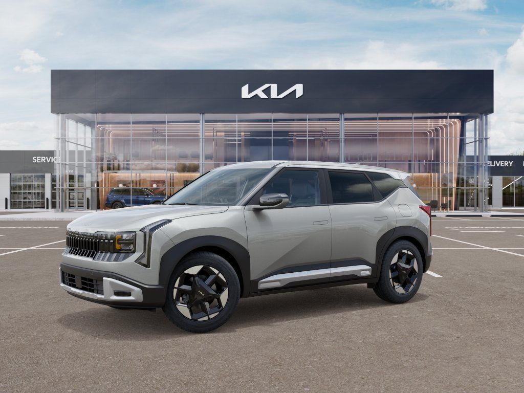 New 2027 Silver Kia S image 3