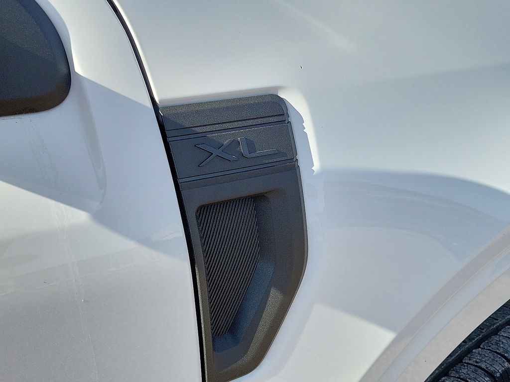 Used 2022 White Ford XL image 13
