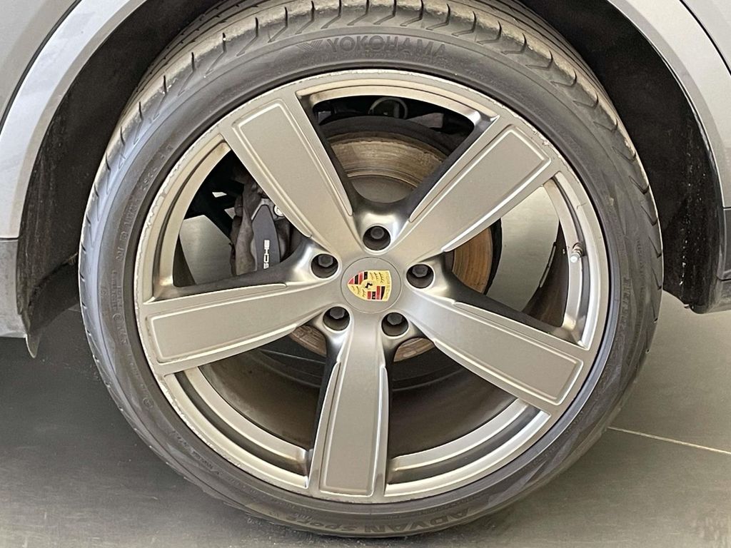 2021 Porsche Cayenne Coupe Base - 11