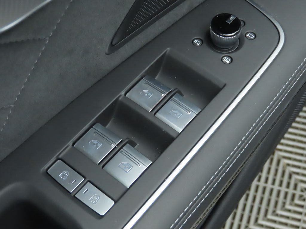 2025 Audi S8 4.0T 25