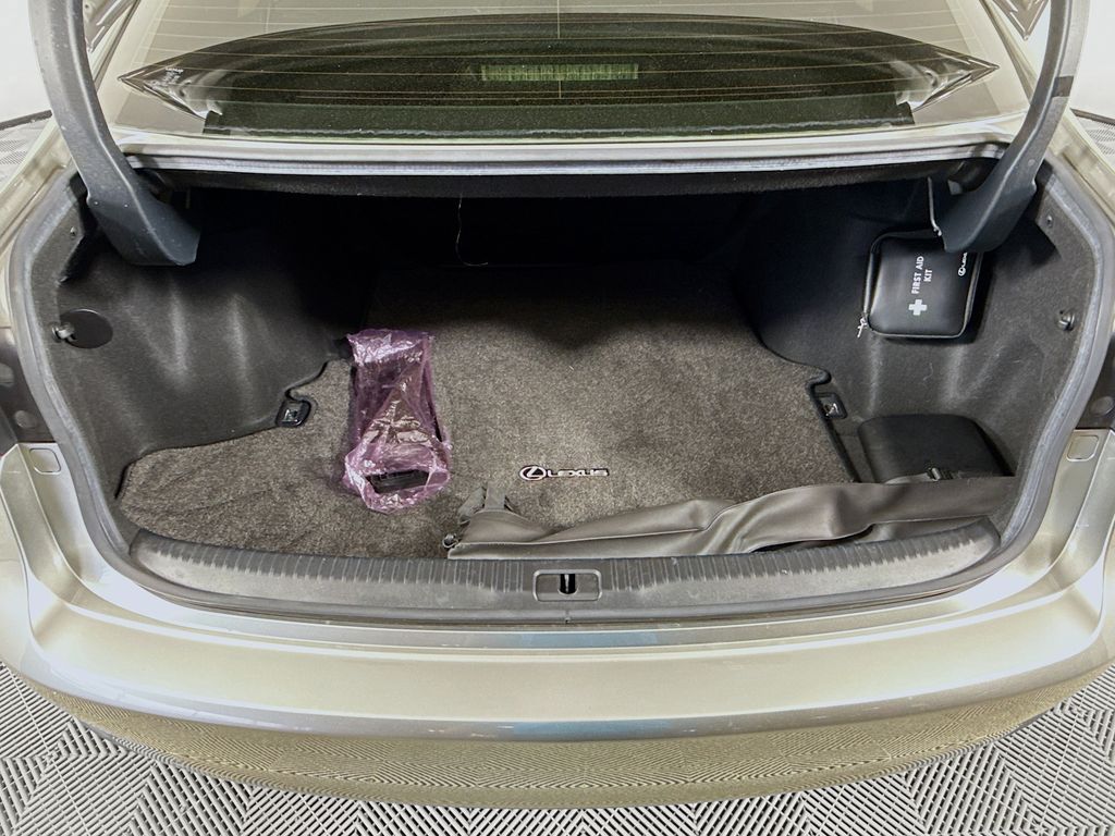Thumbnail: 2015 Lexus IS - 27
