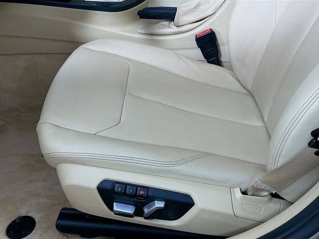 Thumbnail: 2016 BMW 3 Series - 19