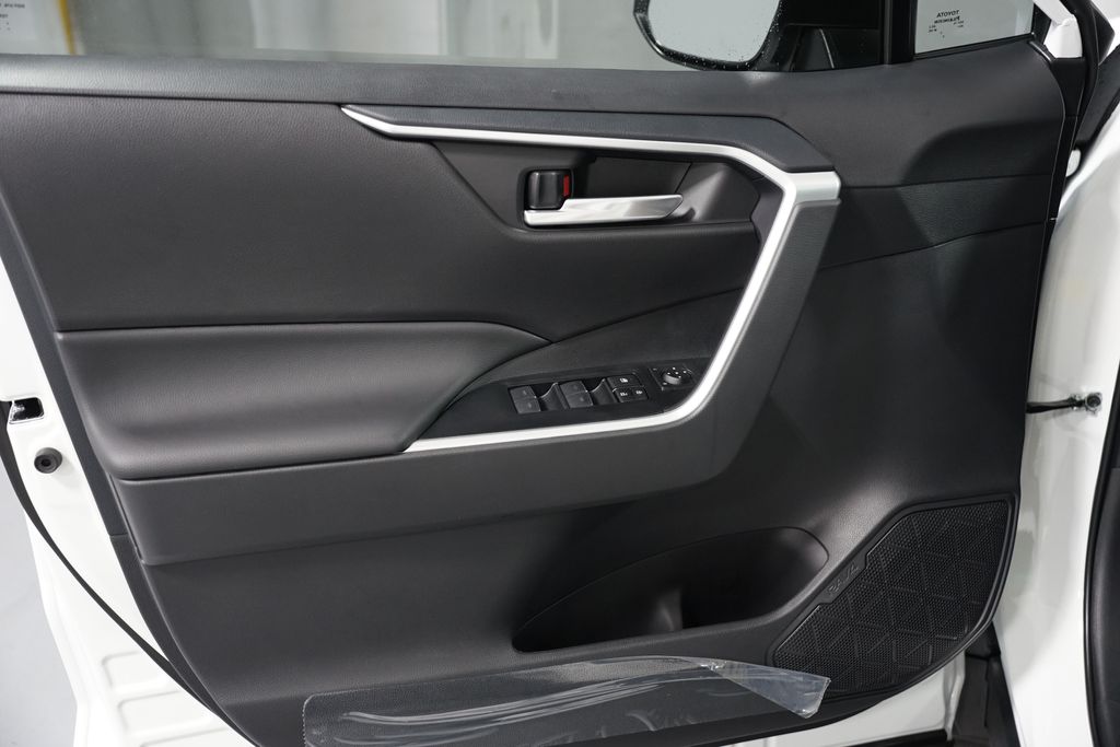 Thumbnail: 2025 Toyota RAV4 - 30