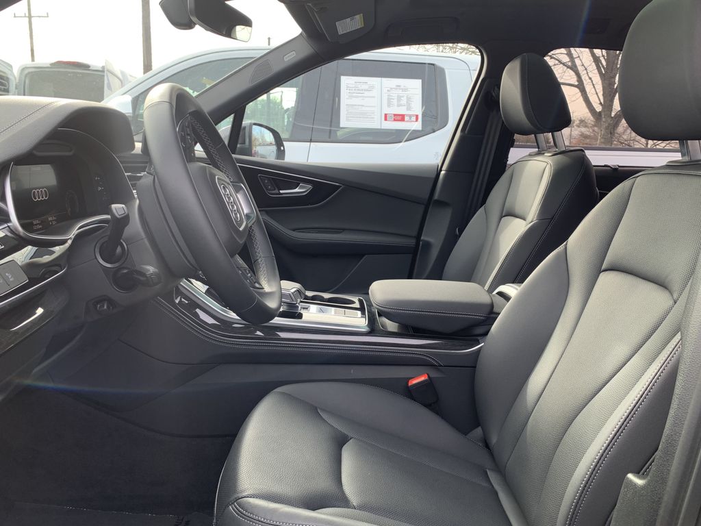 Thumbnail: 2025 Audi Q7 - 6