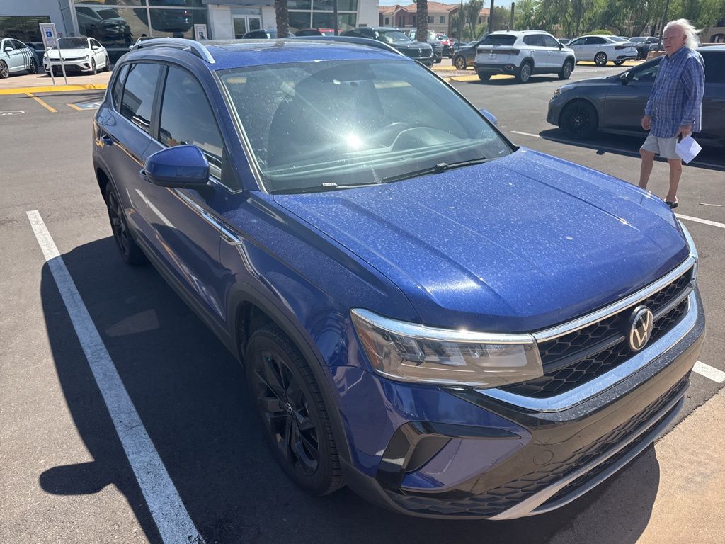 2022 Volkswagen Taos SE 3