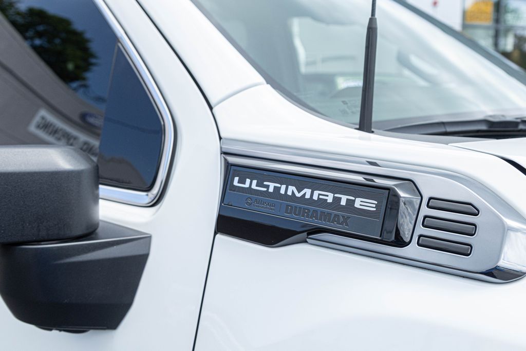 Used 2025 White GMC Denali Ultimate image 14