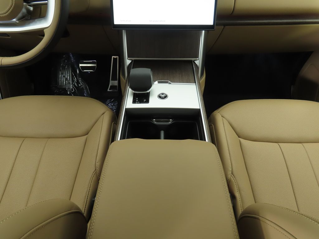 2025 Land Rover Range Rover SE 16