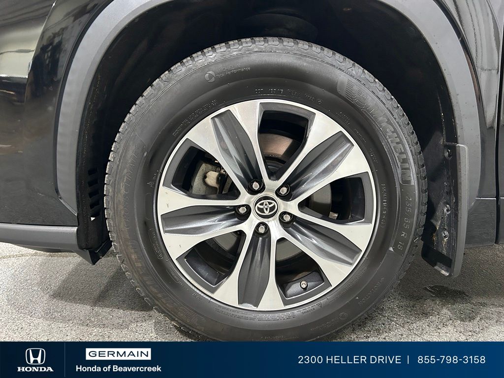Used 2020 Black Toyota XLE image 13