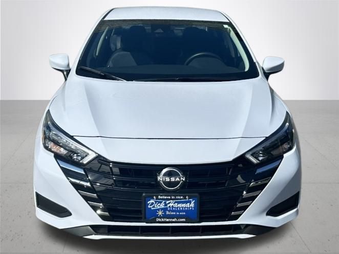 2025 Nissan Versa 1.6 SV photo 3