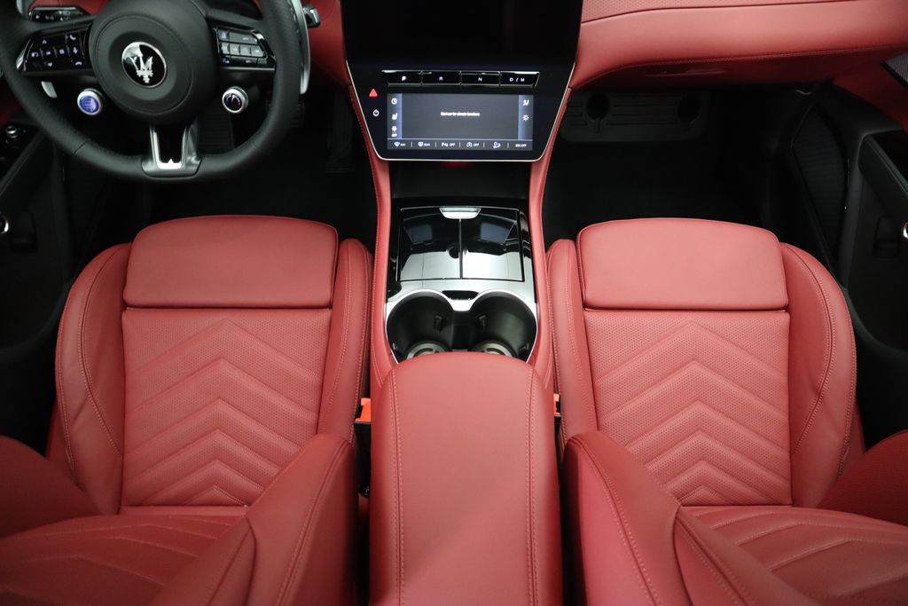 Thumbnail: 2025 Maserati Grecale - 17