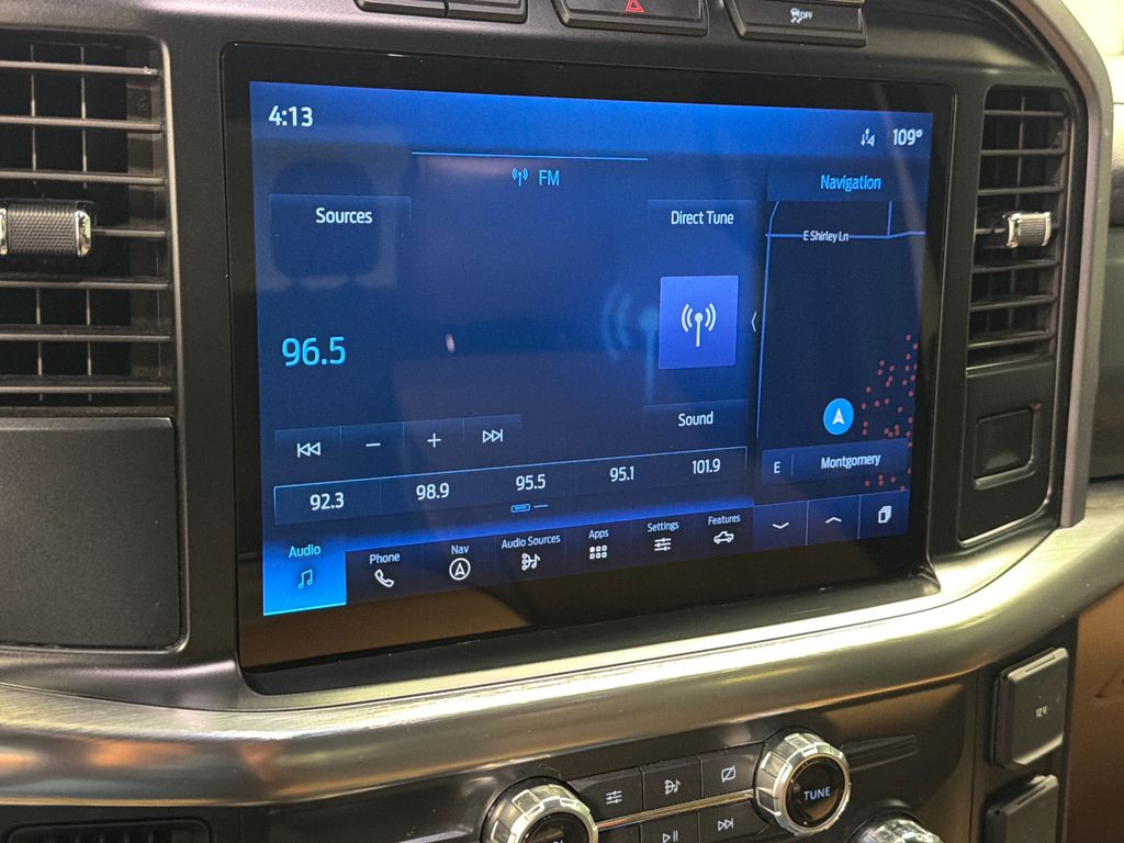 2021 Oxford White Ford F-150 Lariat 4X4 Truck