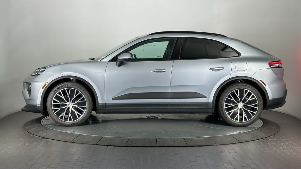 Thumbnail: 2025 Porsche Macan - 2