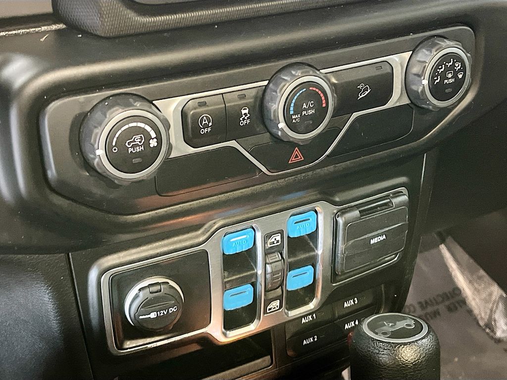 Used 2020 Bikini Pearlcoat Jeep Unlimited Sport S image 15