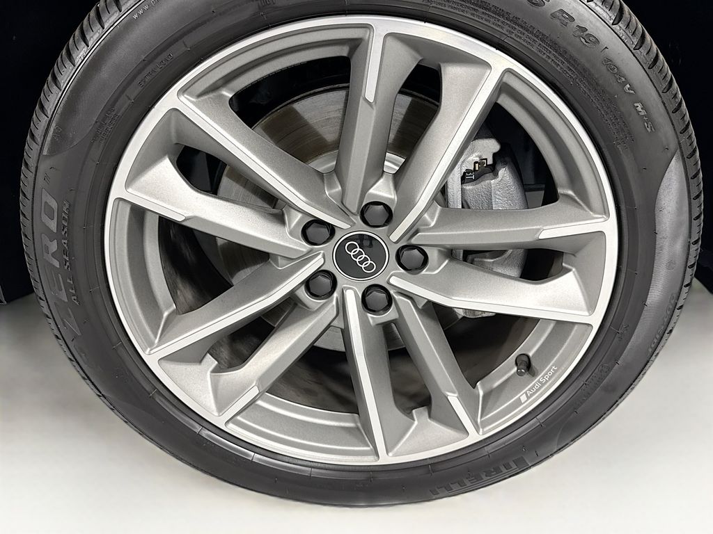 Thumbnail: 2025 Audi Q3 - 32