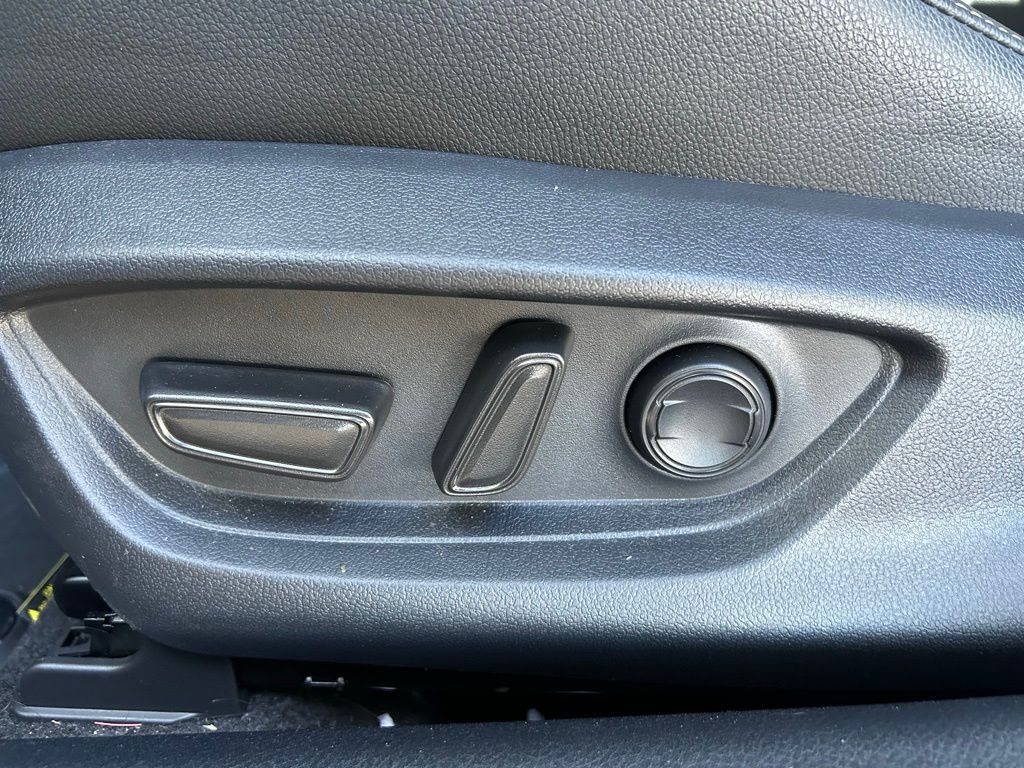 Thumbnail: 2025 Toyota Camry - 16