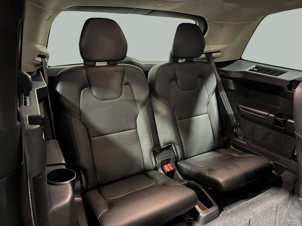 Used 2020 Osmium Gray Metallic Volvo T6 Momentum image 24