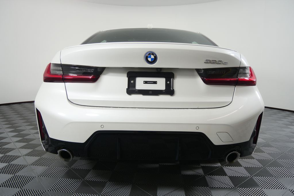 Thumbnail: 2024 BMW 3 Series - 4