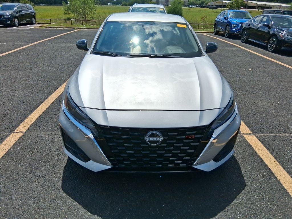 Brilliant Silver Metallic 2024 Nissan Altima Sedan Front-Wheel Drive Continuously Variable Transmission