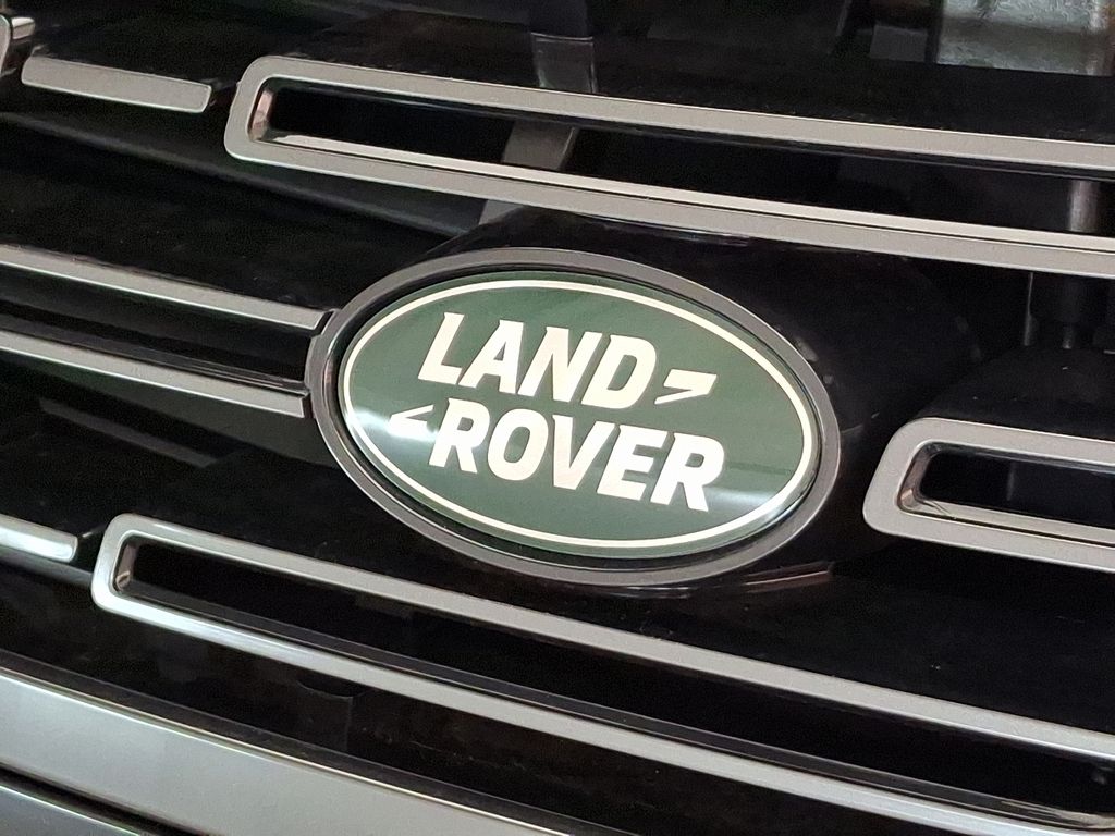 2025 Land Rover Range Rover SE 18