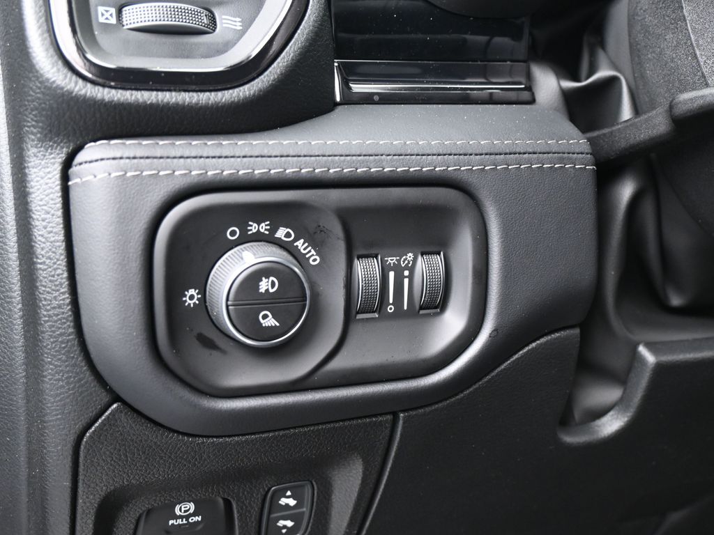 New 2026 Diamond Black Crystal Pearlcoat Ram Limited image 14