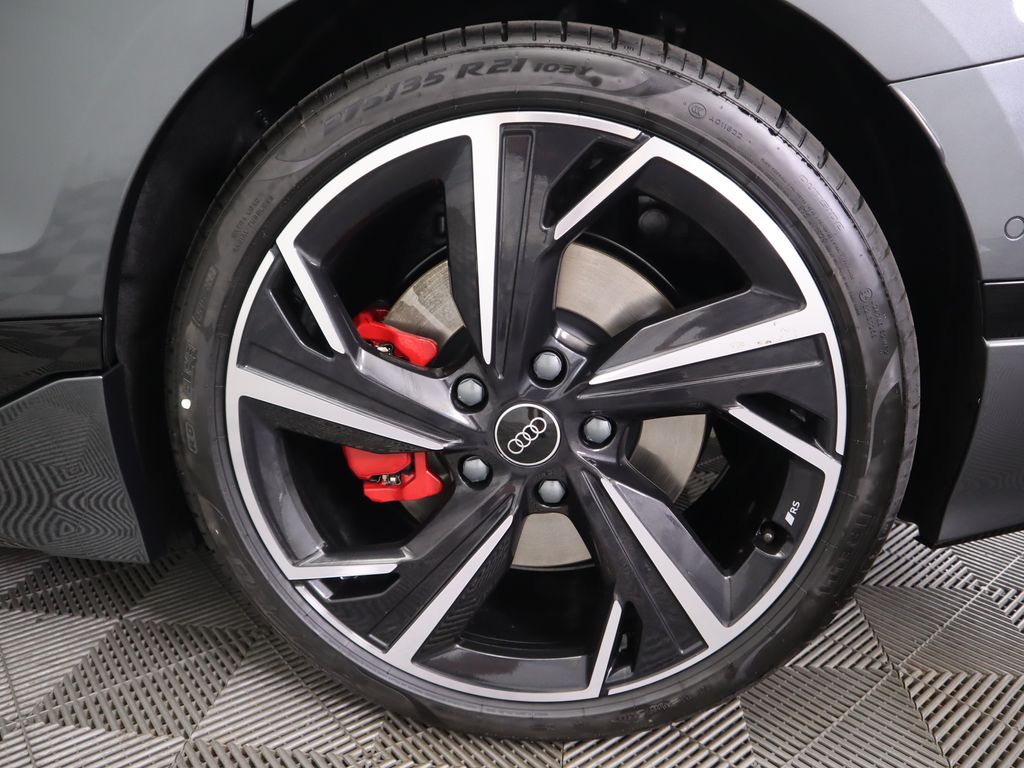 Thumbnail: 2025 Audi S6 - 32