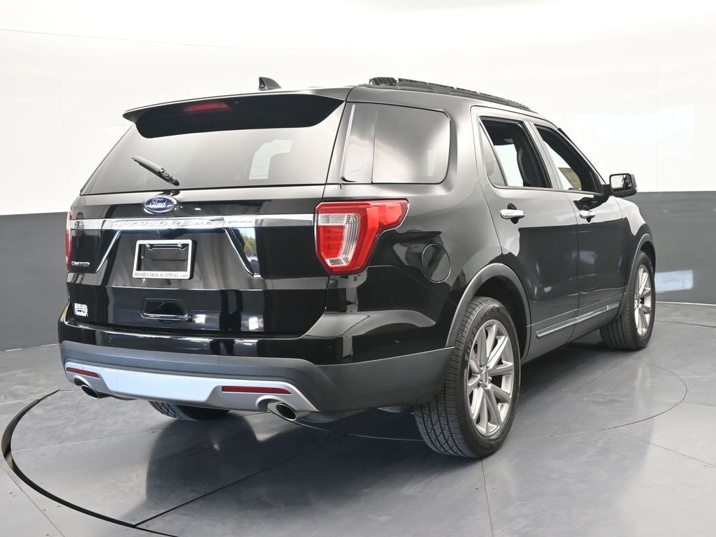 Used 2017 Shadow Black Ford Limited image 5