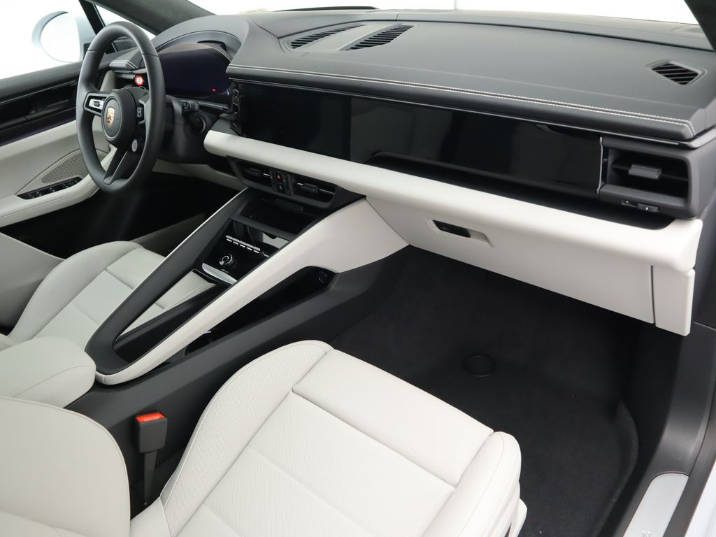 Thumbnail: 2025 Porsche Macan - 21