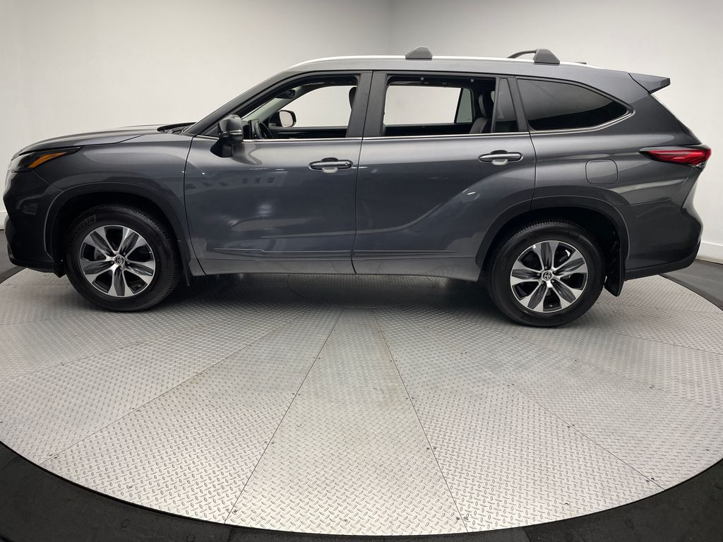 2023 Toyota Highlander XLE 8