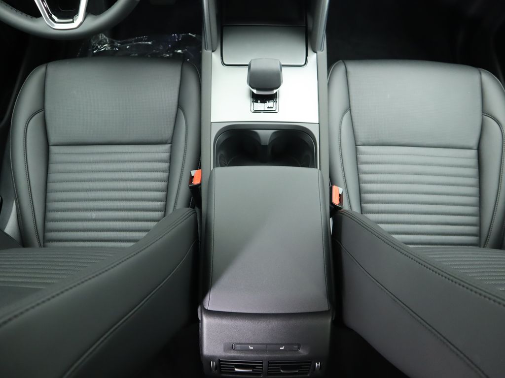 Thumbnail: 2024 Land Rover Discovery Sport - 17