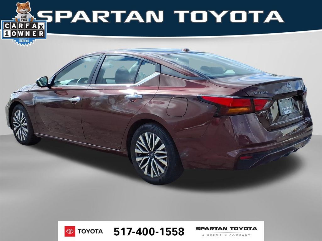 Used 2024 Red Nissan 2.5 SV image 9