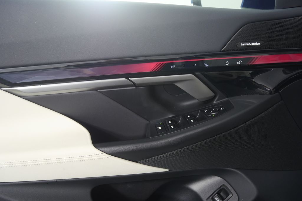 Thumbnail: 2025 BMW 5 Series - 8