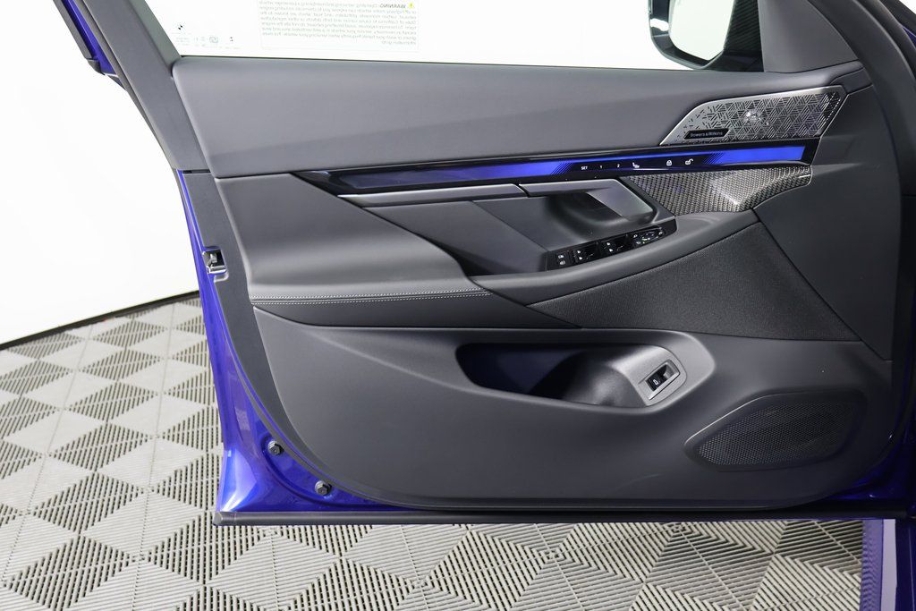 Thumbnail: 2026 BMW M5 - 7