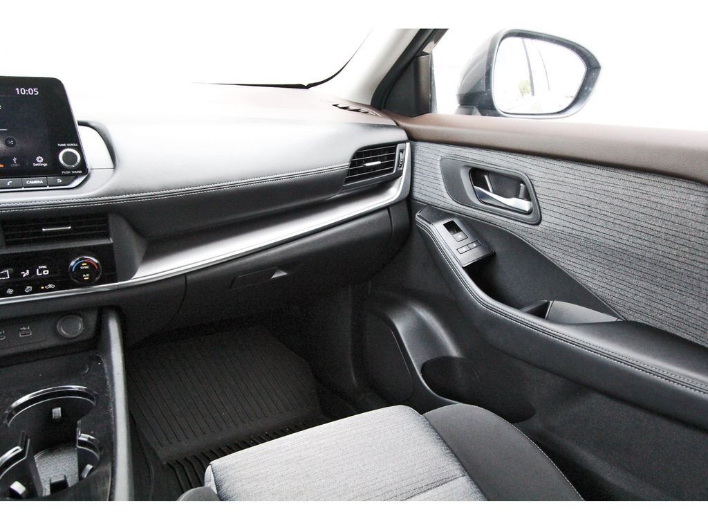 2023 Nissan Rogue SV - 9