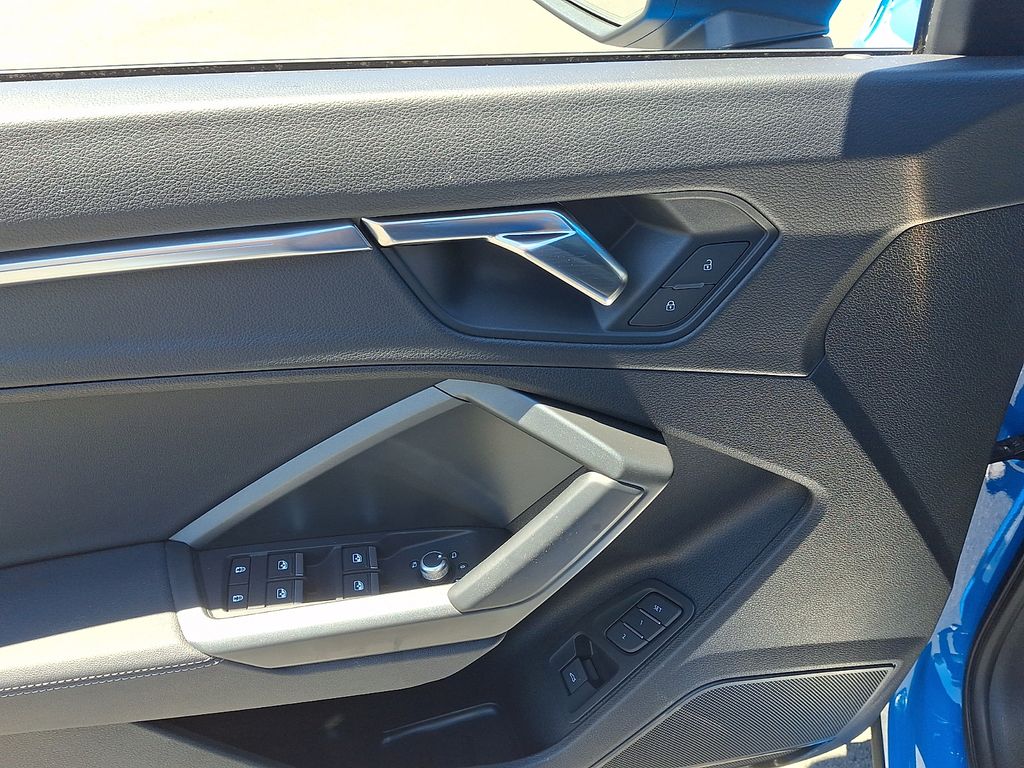 Thumbnail: 2023 Audi Q3 - 12