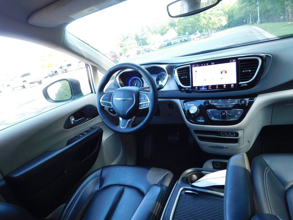 Thumbnail: 2023 Chrysler Pacifica - 6