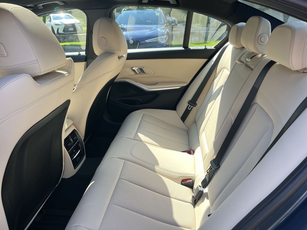 Thumbnail: 2025 BMW 3 Series - 23