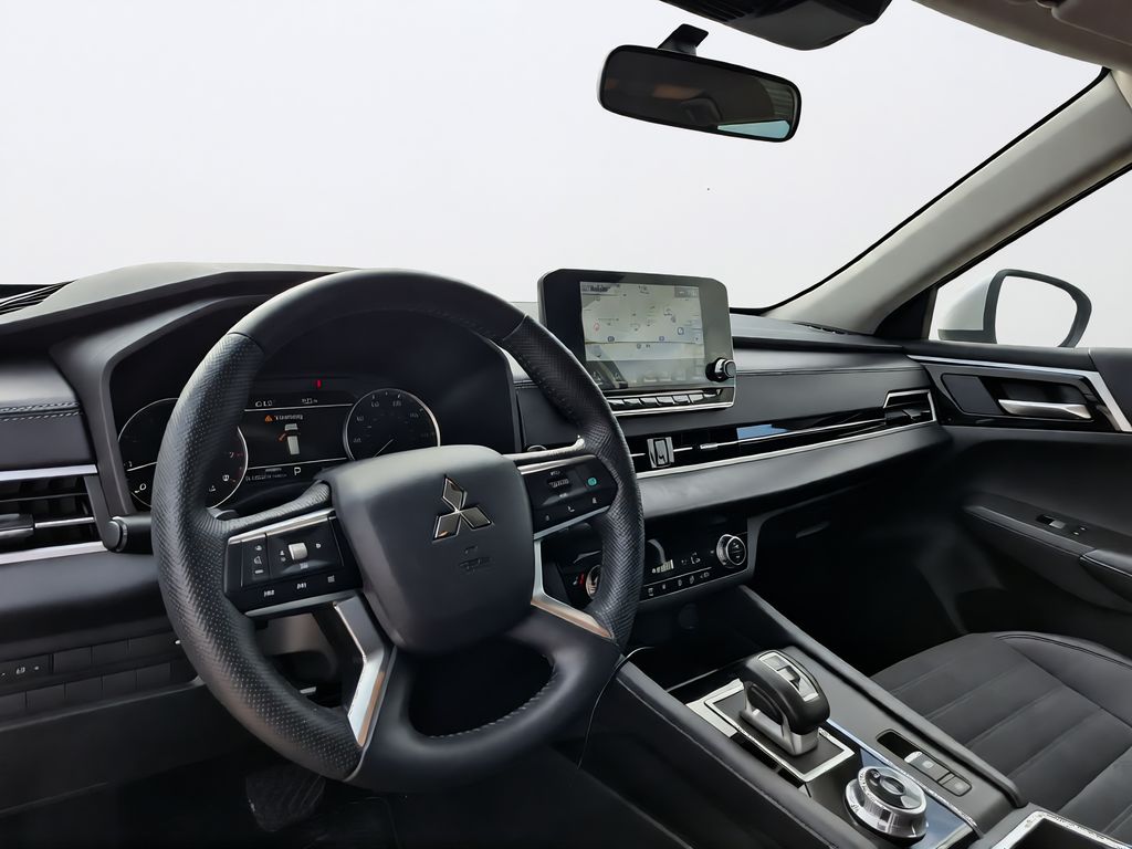 2023 Mitsubishi Outlander SE Silver at North Houston Mitsubishi