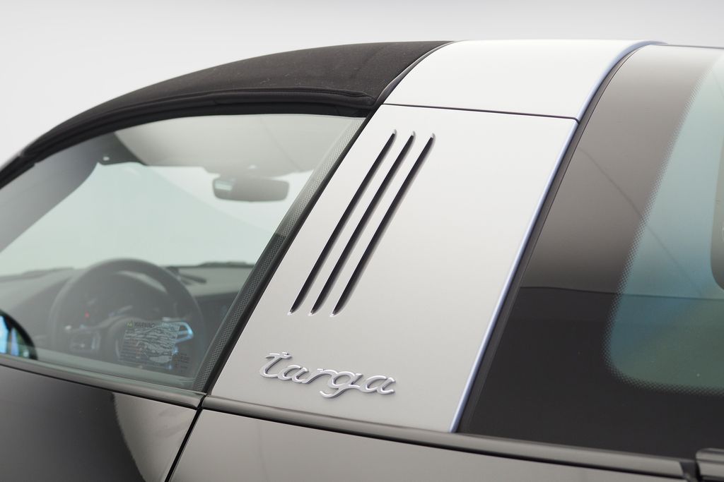 Thumbnail: 2019 Porsche 911 - 9