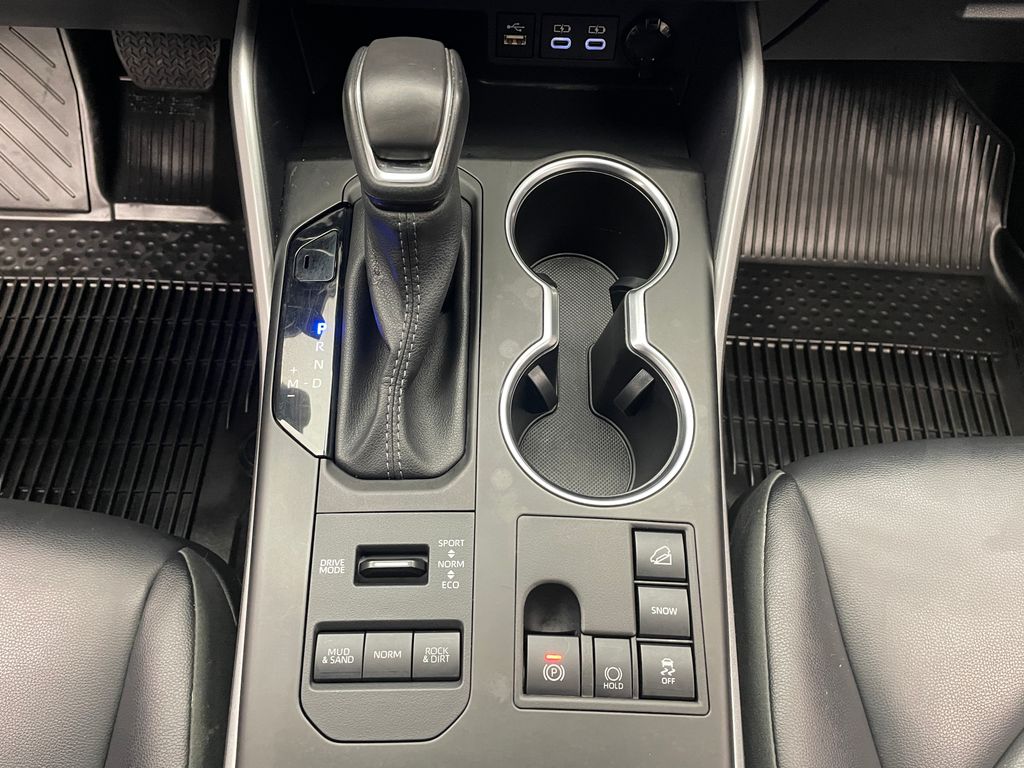 Thumbnail: 2024 Toyota Highlander - 29