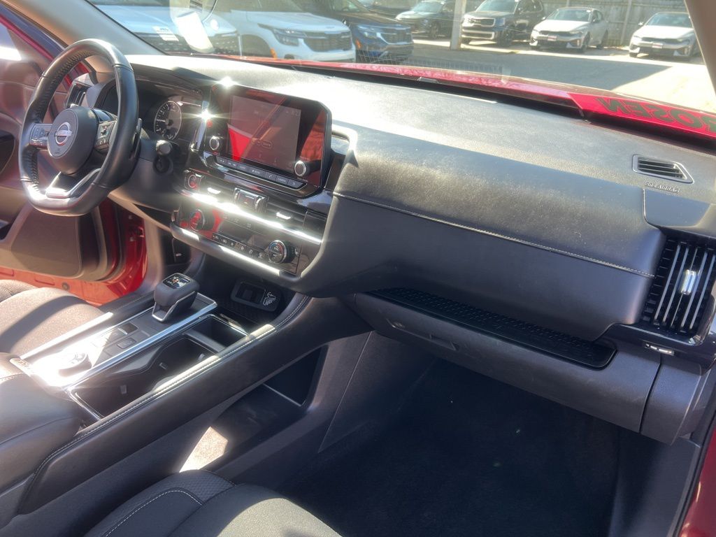 2022 Nissan Pathfinder SV photo