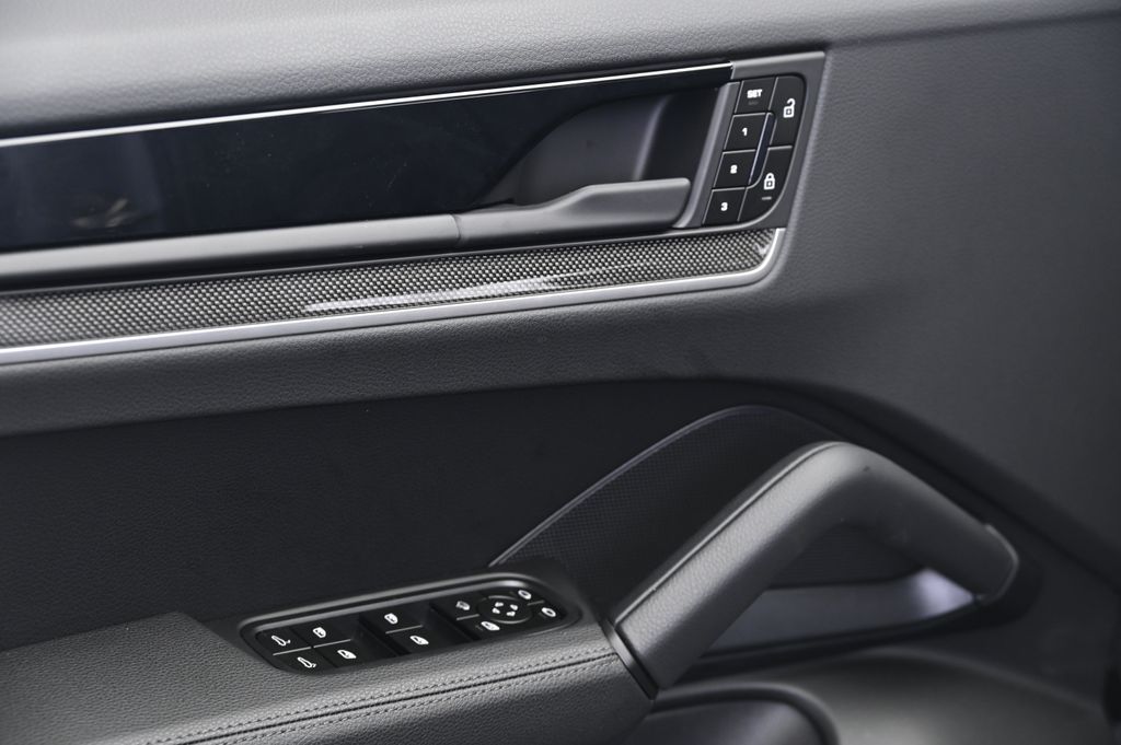 Thumbnail: 2025 Porsche Cayenne - 27