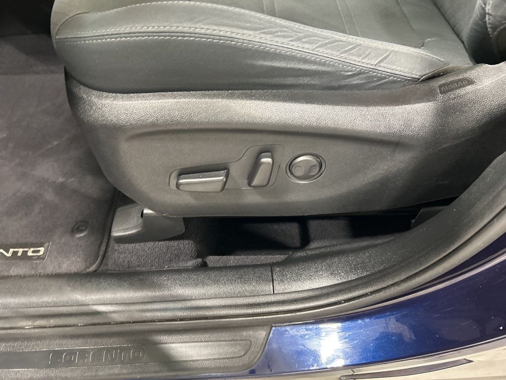 used 2020 Kia Sorento car, priced at $17,257