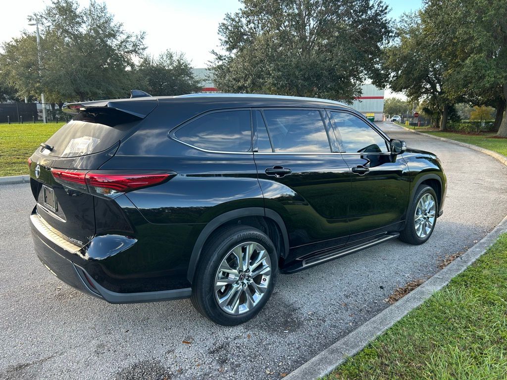 Thumbnail: 2023 Toyota Highlander - 5