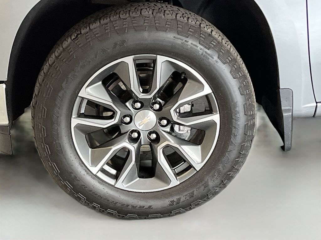 Used 2024 Sterling Gray Metallic Chevrolet LT image 30