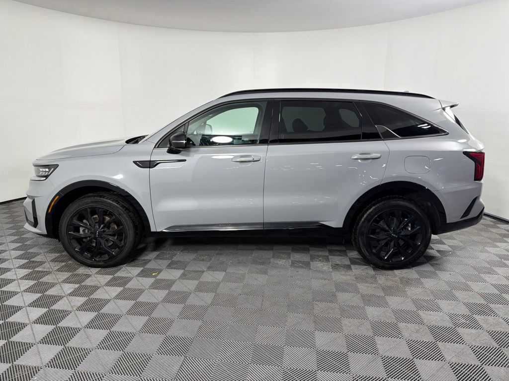 Thumbnail: 2023 Kia Sorento - 8