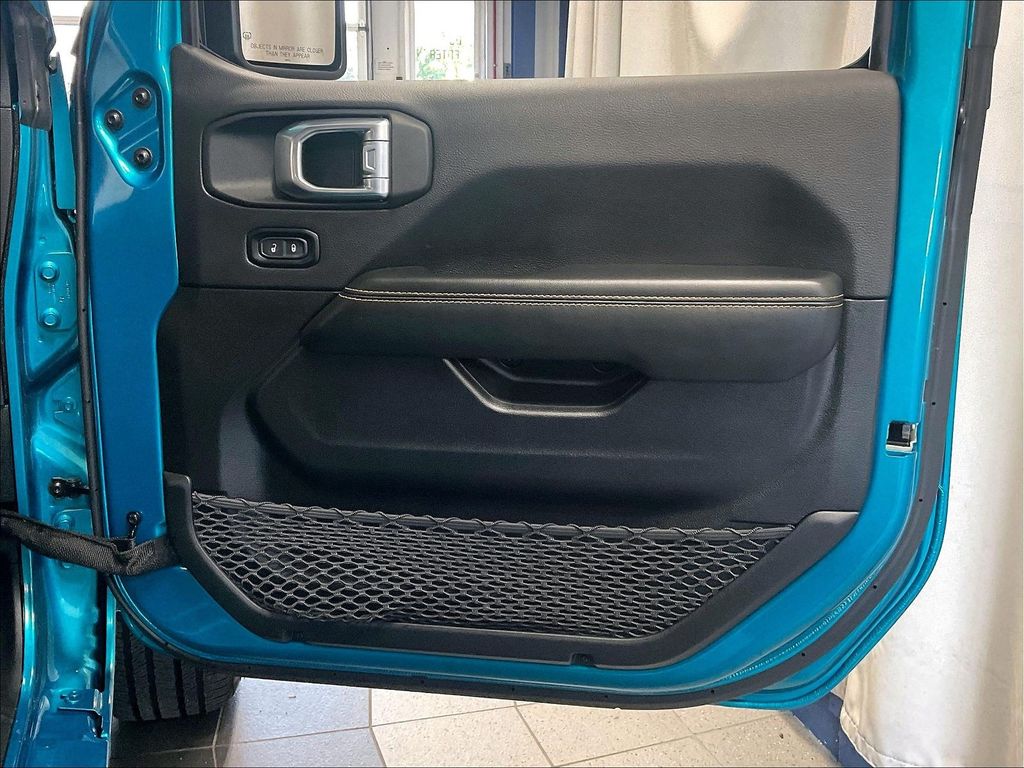 2024 Jeep Wrangler — photo 12